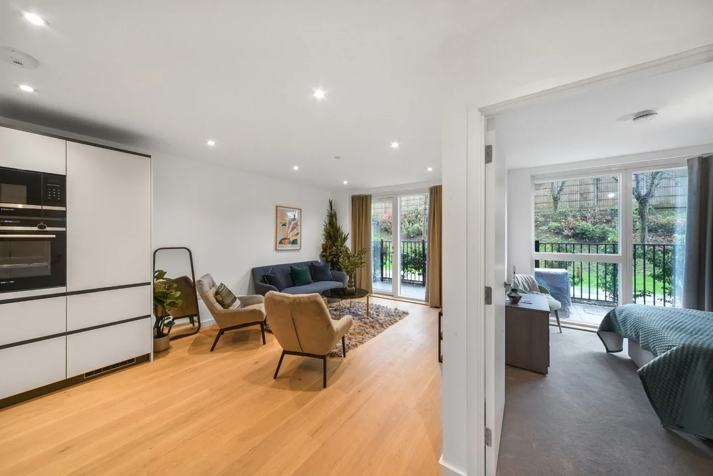 Flat Gordon Road in Greater London