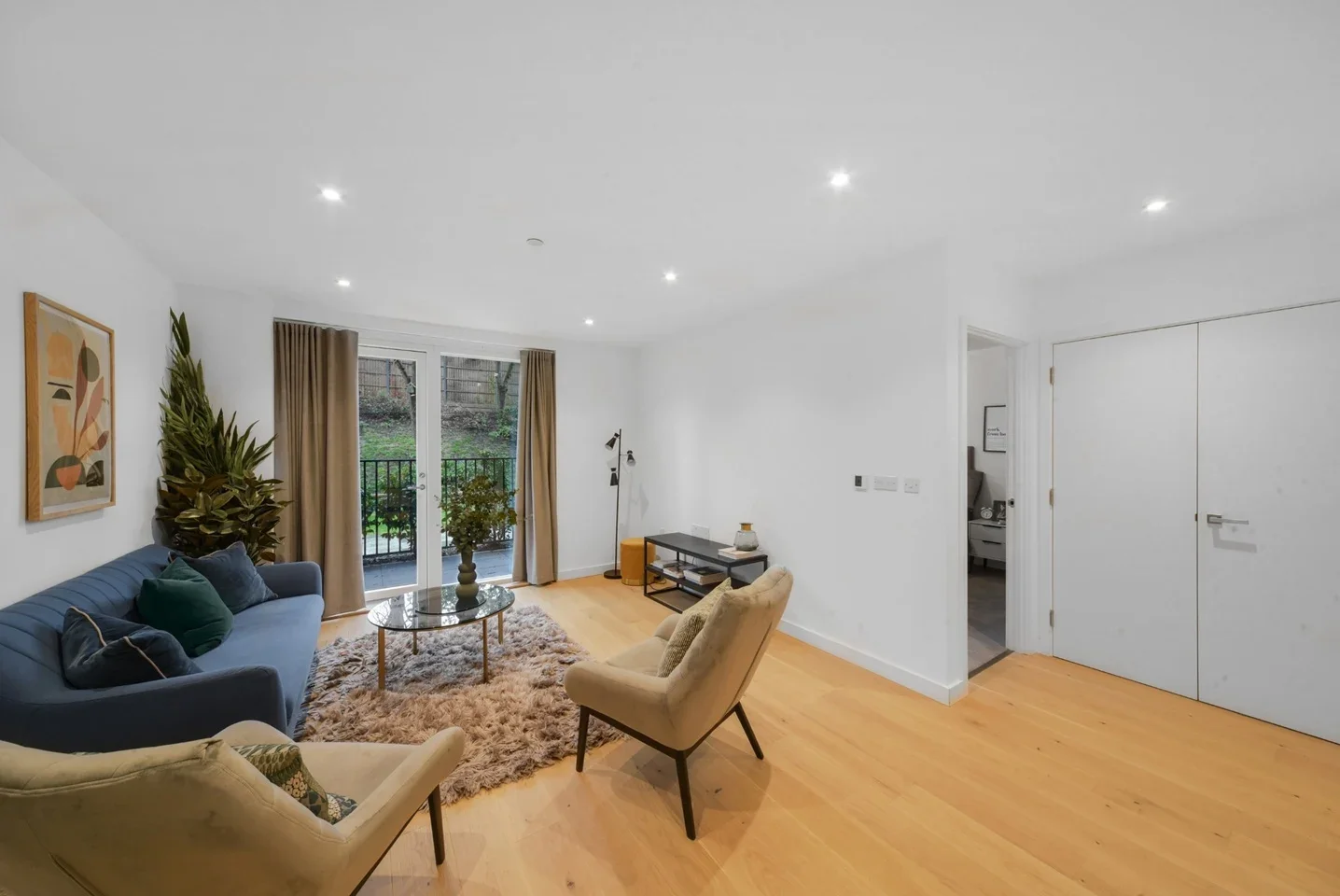 Flat Gordon Road in Greater London