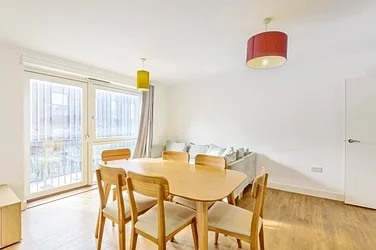 Flat Coldharbour Lane in Greater London