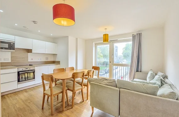 Flat Coldharbour Lane in Greater London
