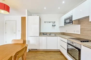 Flat Coldharbour Lane in Greater London