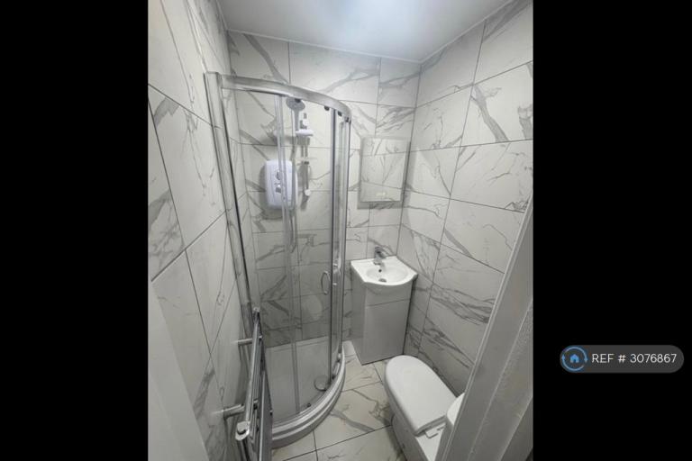 Room Dacy Road in Liverpool