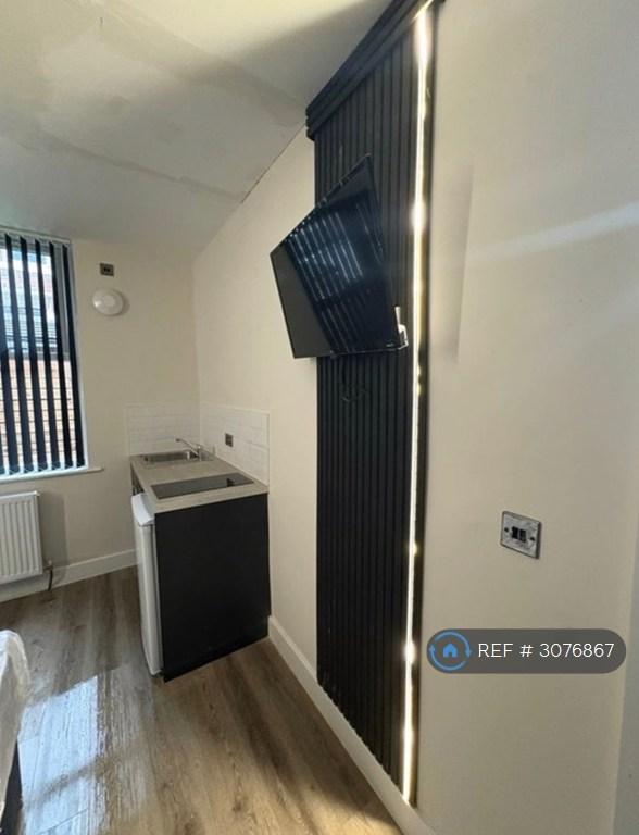 Room Dacy Road in Liverpool