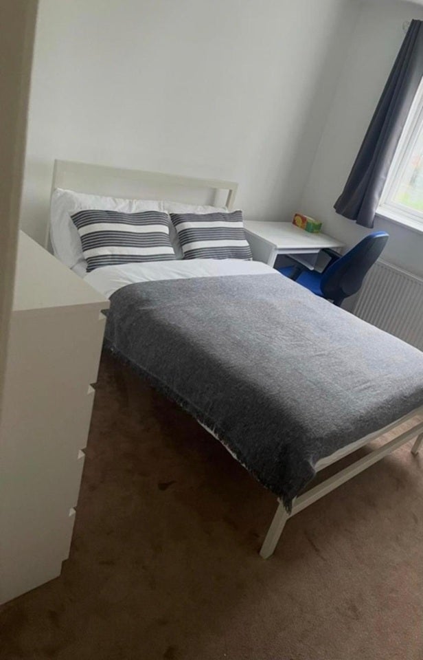 Room Longbridge Road in Greater London