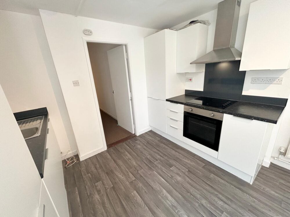 Flat Woodville Road in Cardiff