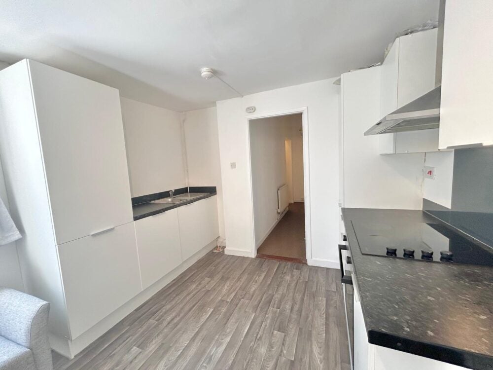 Flat Woodville Road in Cardiff