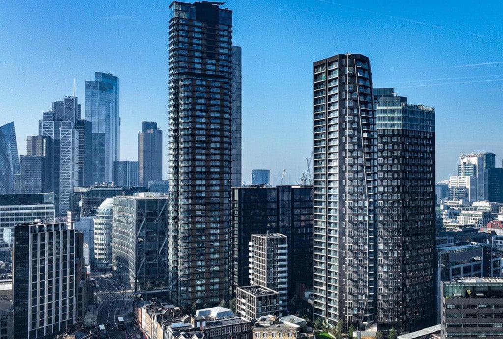 Flat Plough Yard in Greater London