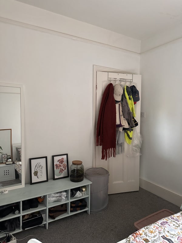 Room Bushey Hill Road in Greater London