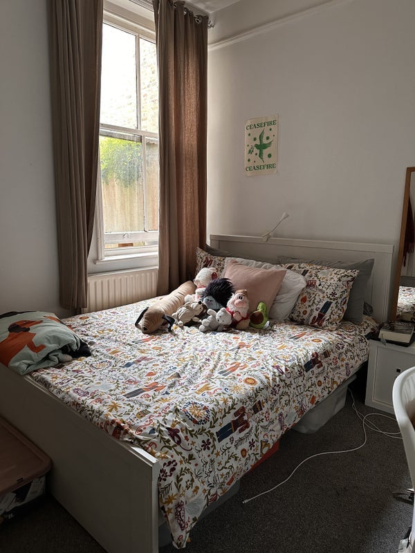 Room Bushey Hill Road in Greater London
