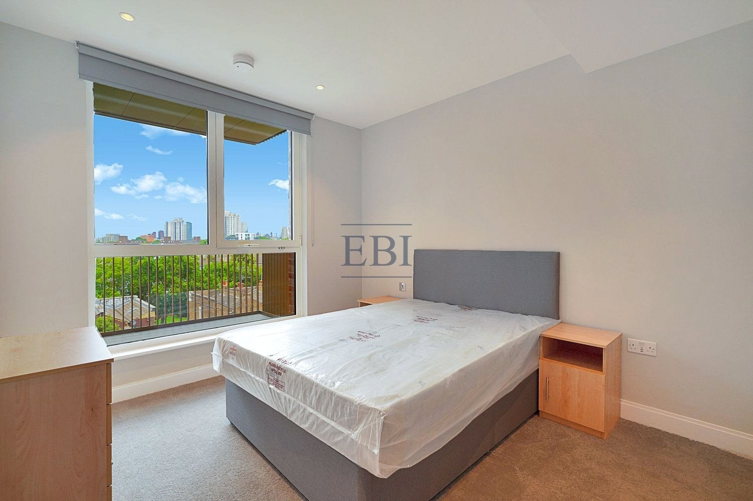 Flat Kennington Lane in Greater London