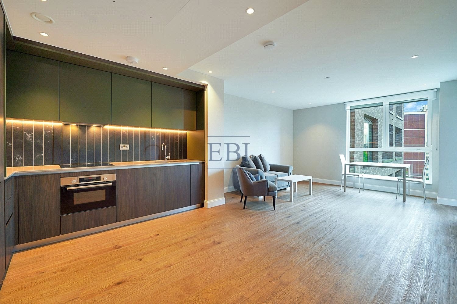 Flat Kennington Lane in Greater London