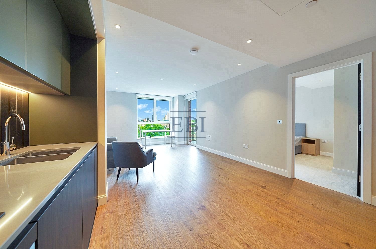 Flat Kennington Lane in Greater London