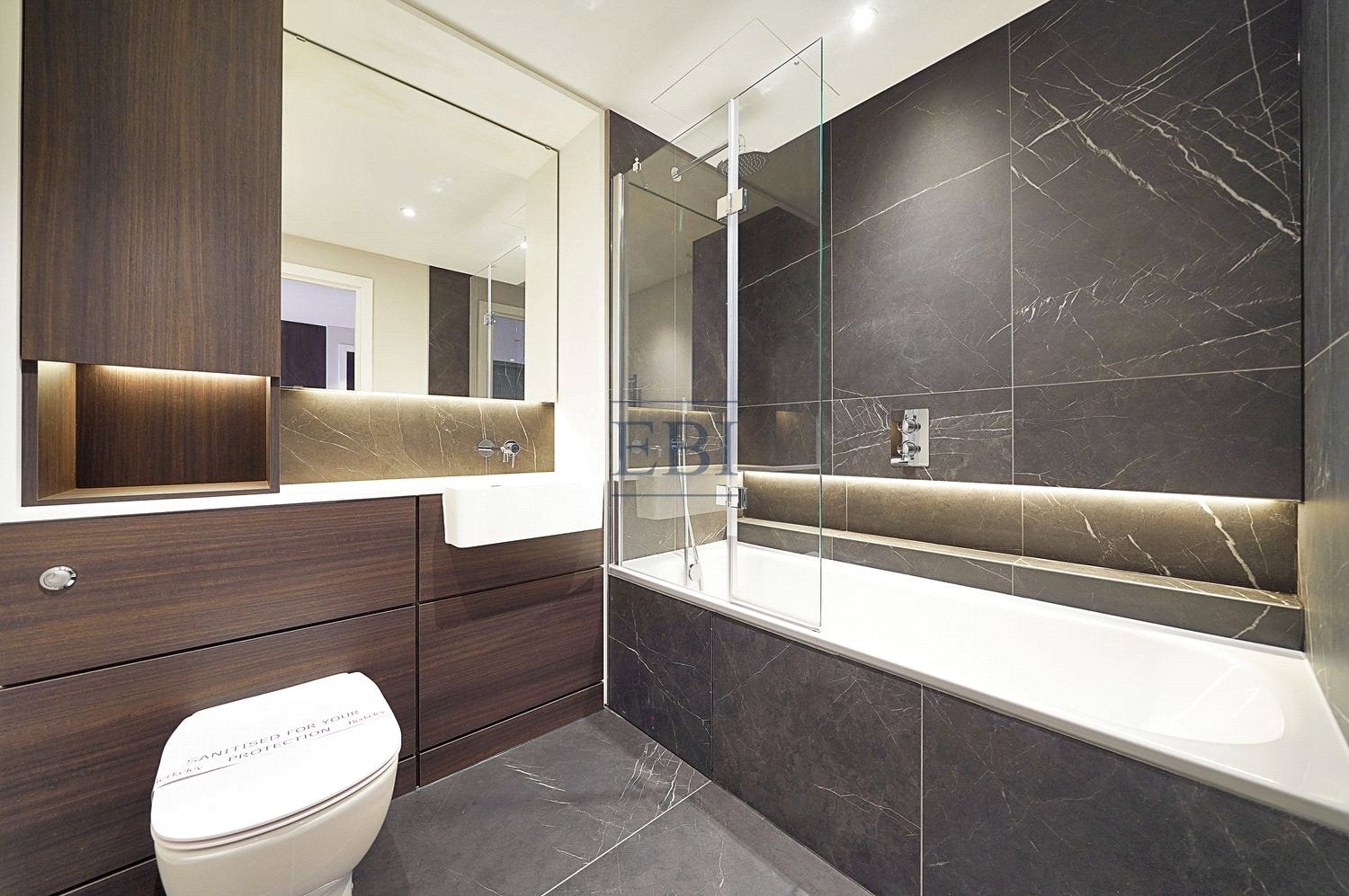 Flat Kennington Lane in Greater London