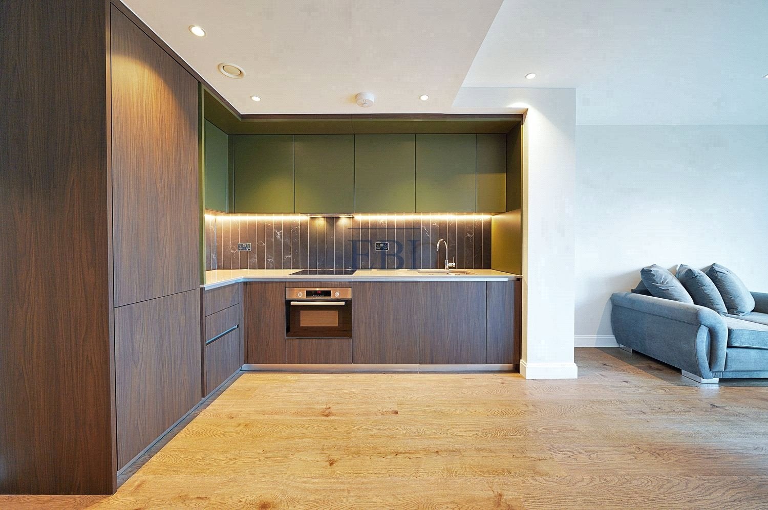 Flat Kennington Lane in Greater London