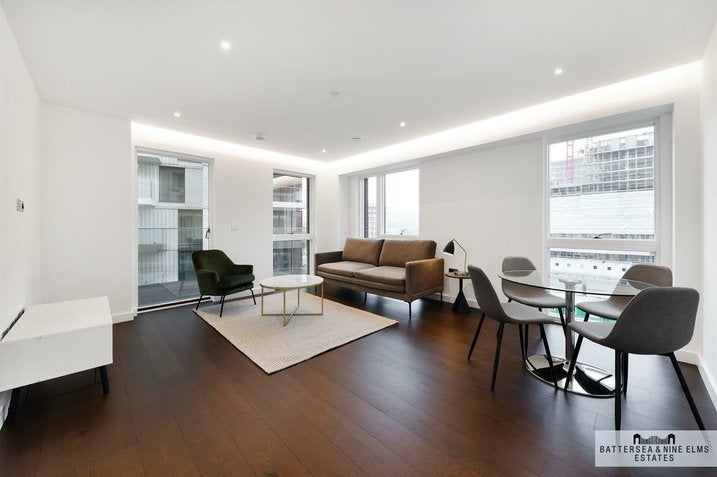 Flat Malthouse Road in Greater London