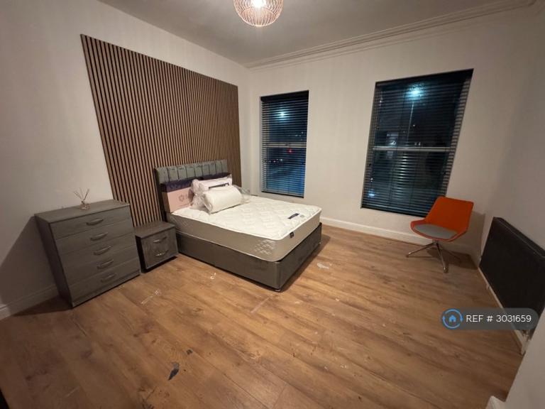 Room Napier Street in Bootle