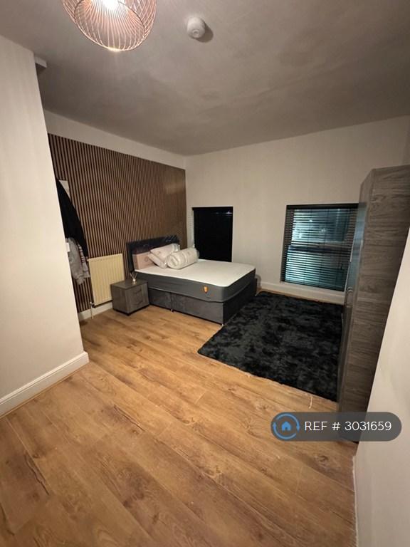 Room Napier Street in Bootle