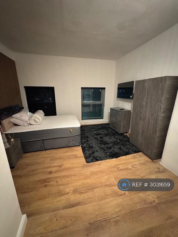 Room Napier Street in Bootle