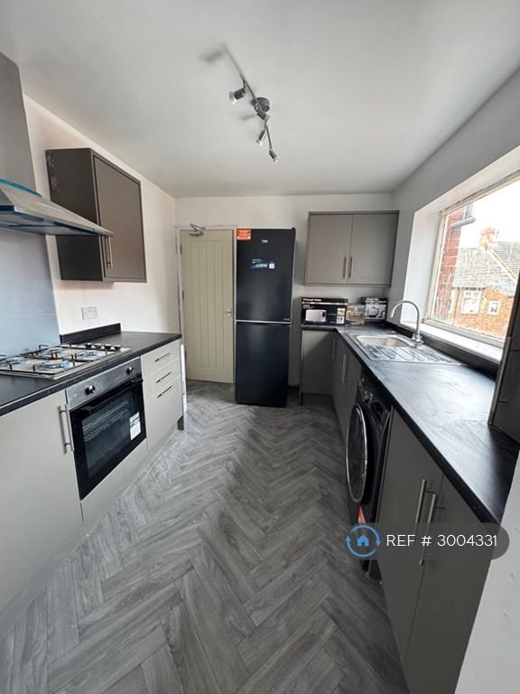 Room Strathmore Crescent in Newcastle upon Tyne