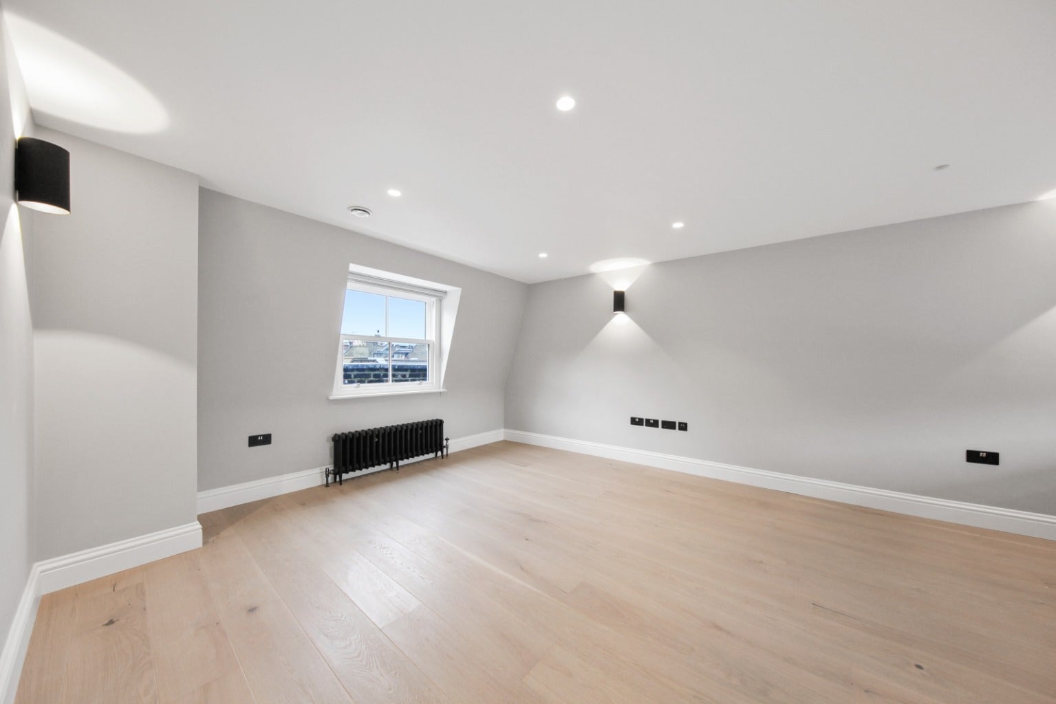 Flat Shaftesbury Avenue in City of Westminster