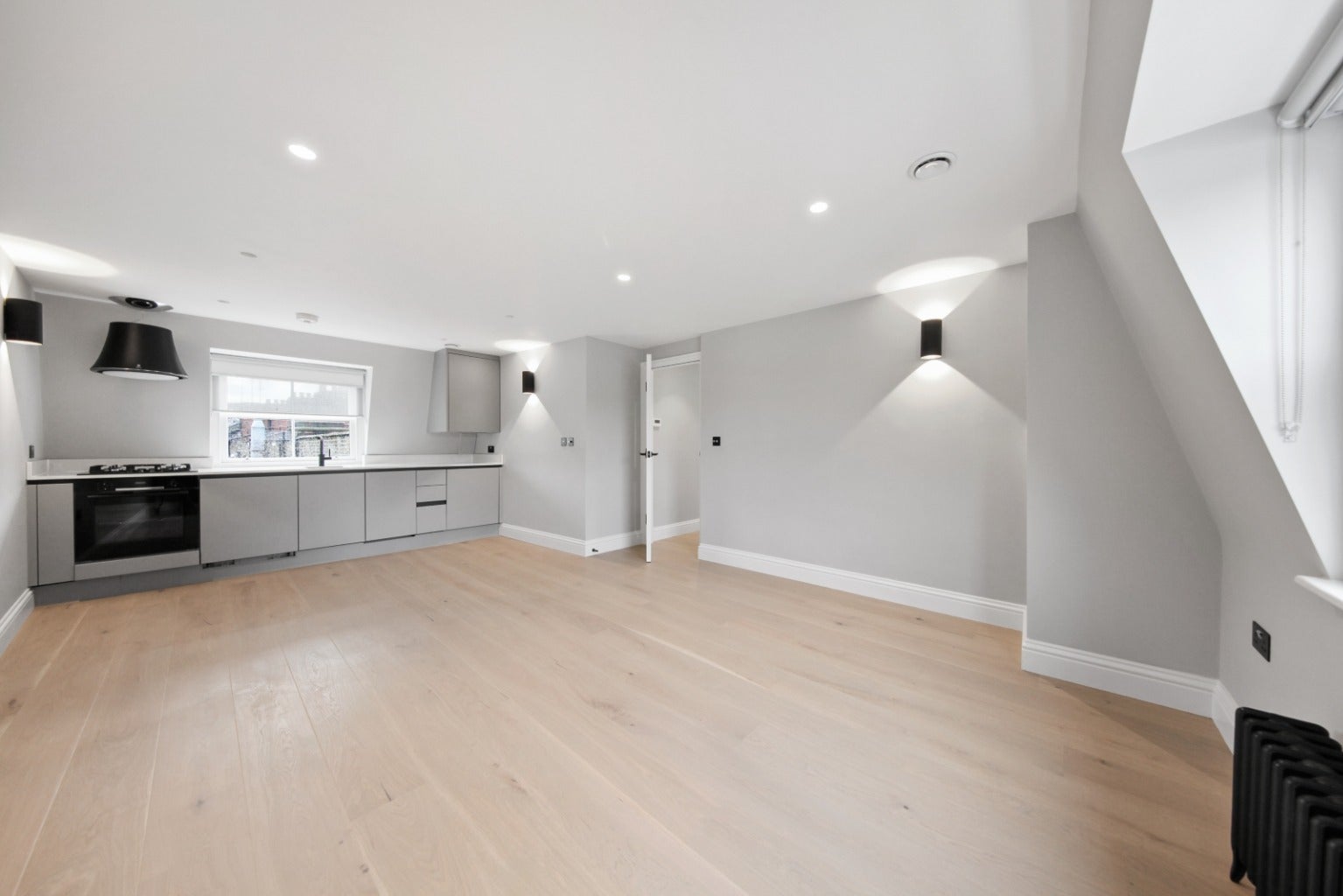 Flat Shaftesbury Avenue in City of Westminster