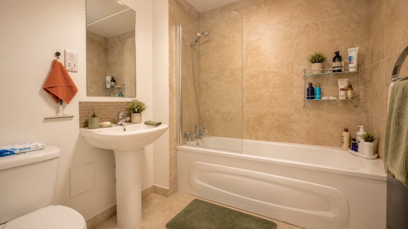 Room Trafalgar Road in Greater London