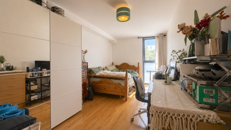 Room Trafalgar Road in Greater London