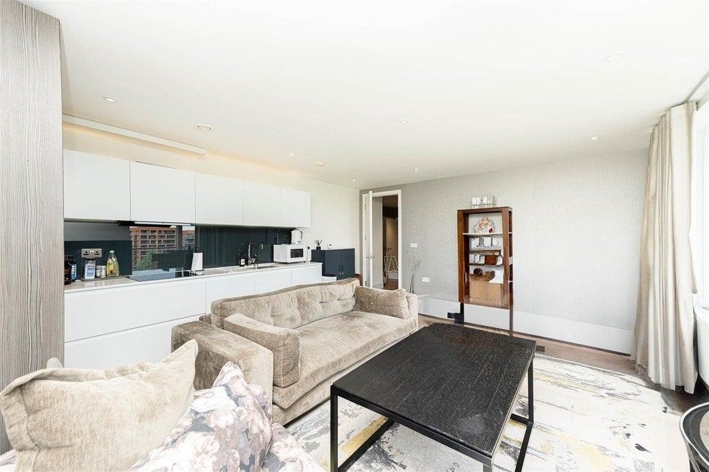 Flat Weigall Road in Greater London