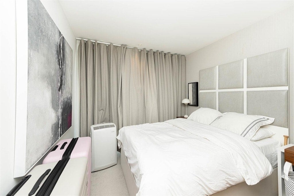 Flat Weigall Road in Greater London