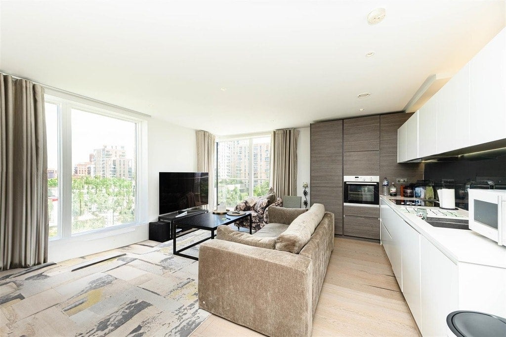 Flat Weigall Road in Greater London