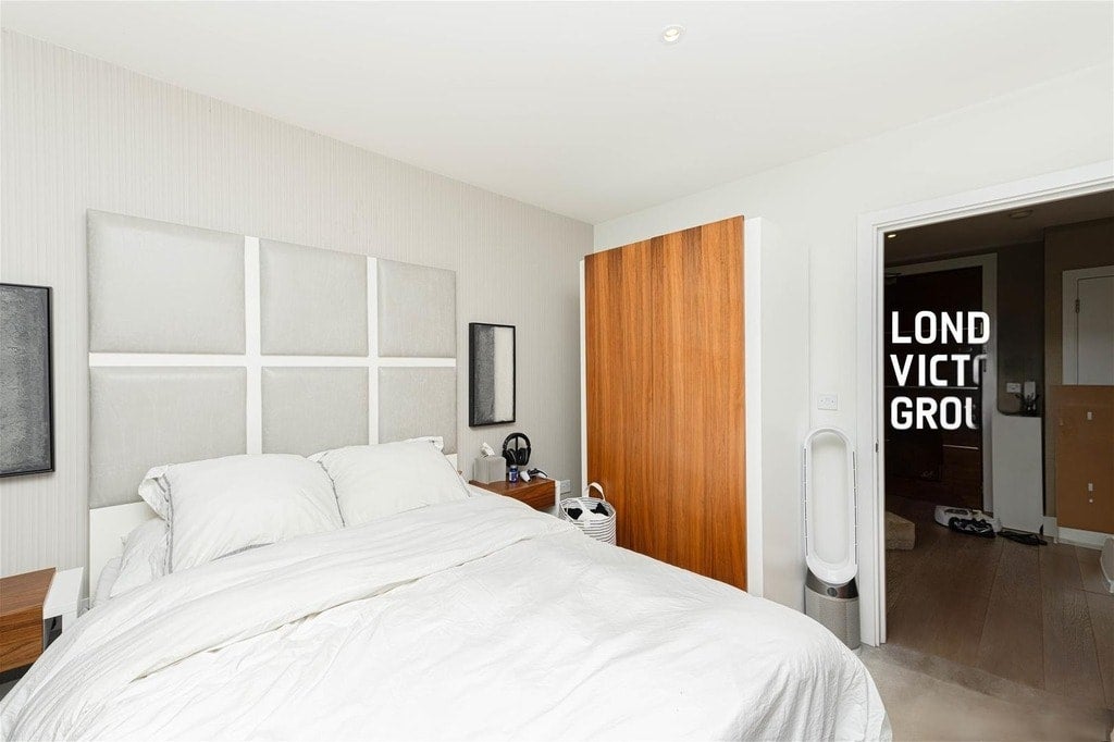 Flat Weigall Road in Greater London