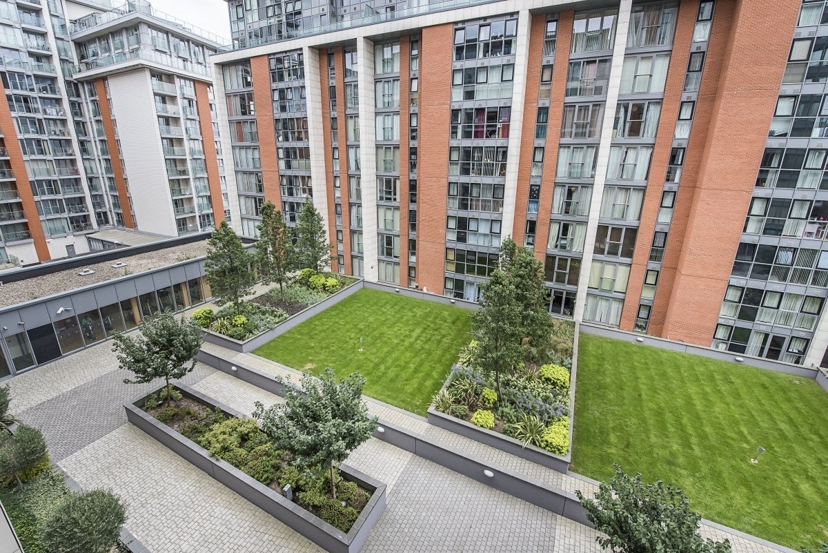Flat Seagull Lane in Greater London