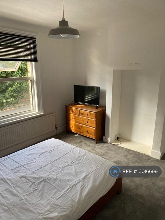 Room Cromwell Avenue in Broxbourne