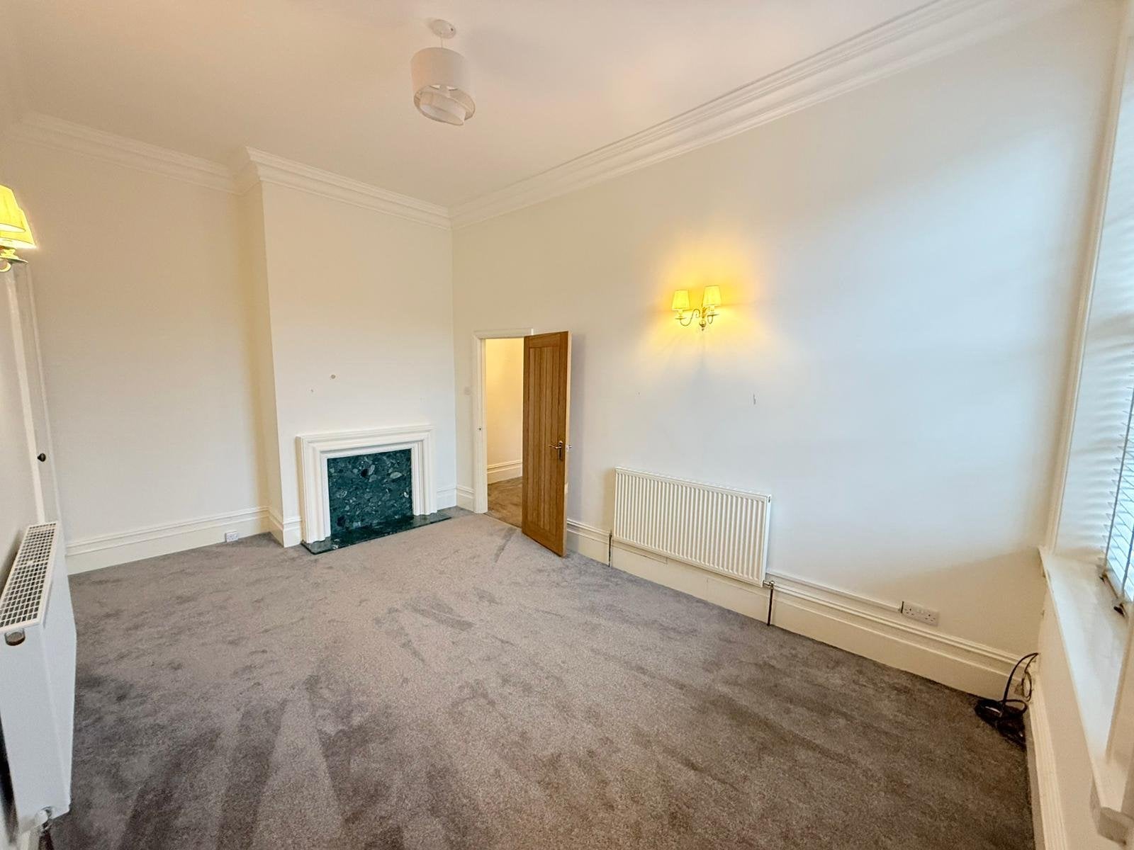 Flat Shelley Court in Bradford