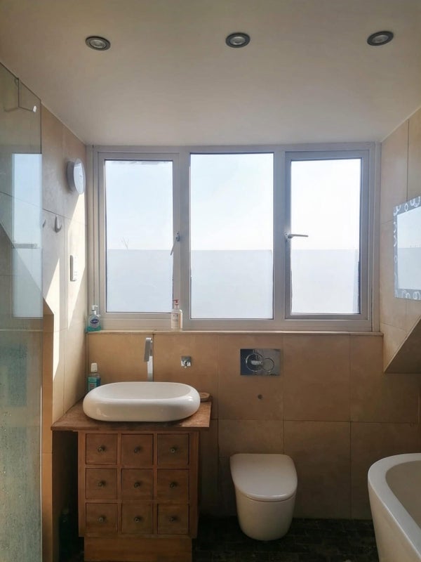 Room Hamilton Road in Greater London