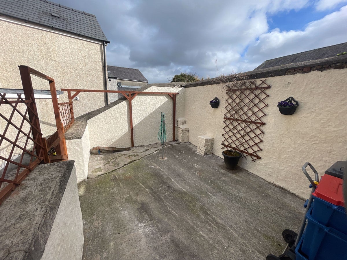 House Field Street in Llangefni