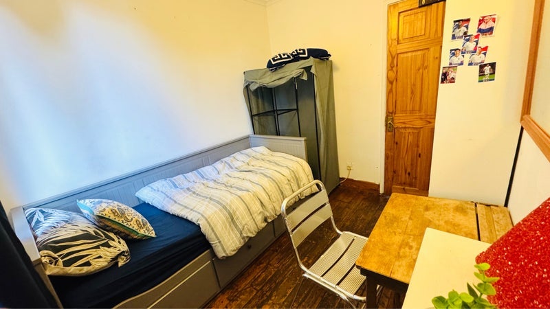 Room St Anns Road in Greater London