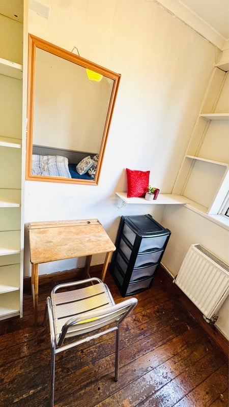Room St Anns Road in Greater London