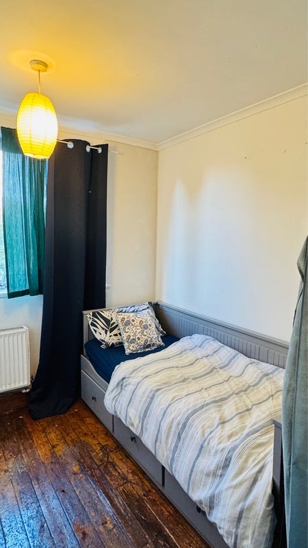 Room St Anns Road in Greater London