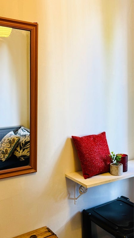 Room St Anns Road in Greater London