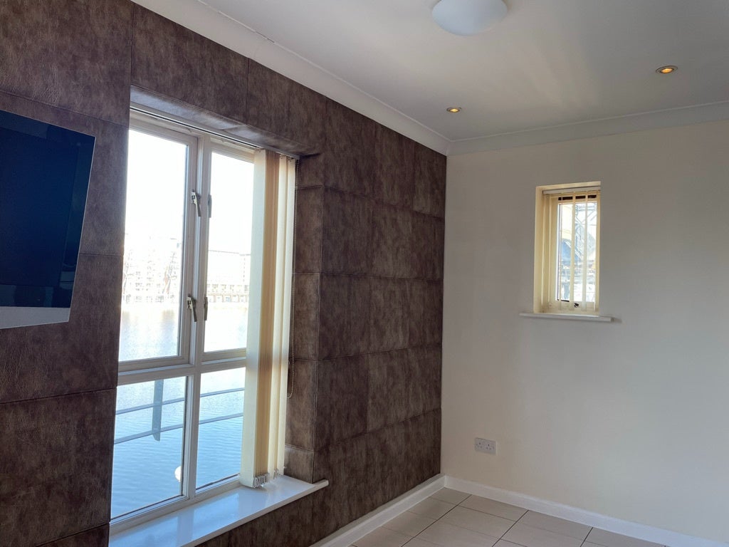 Flat Capulet Mews in Greater London