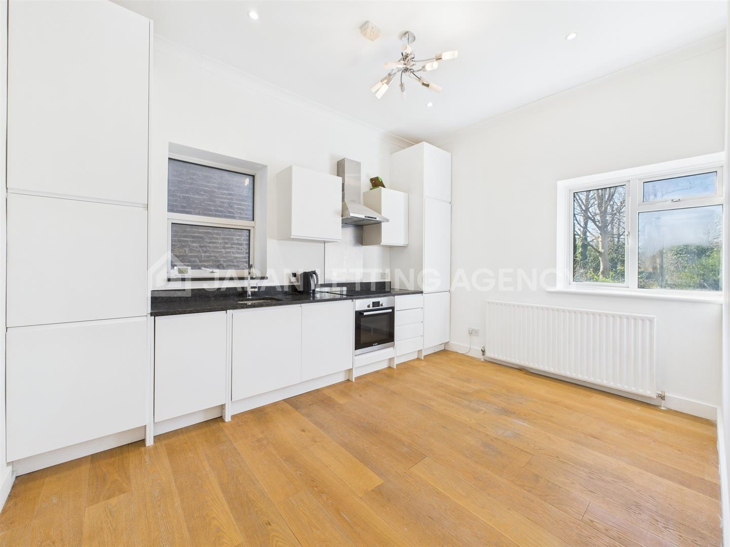 Flat Windsor Road in Greater London