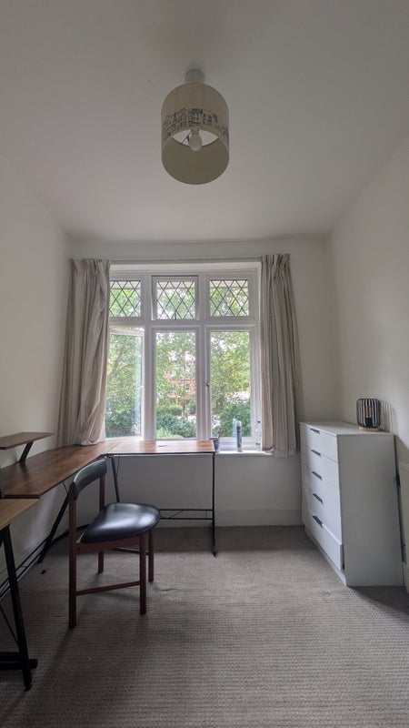 Room Priory Road in Greater London