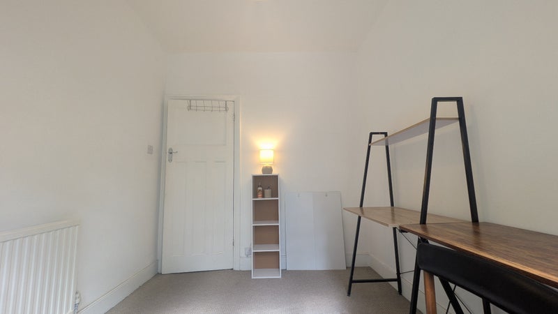 Room Priory Road in Greater London