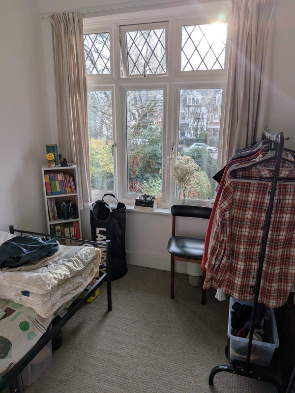 Room Priory Road in Greater London