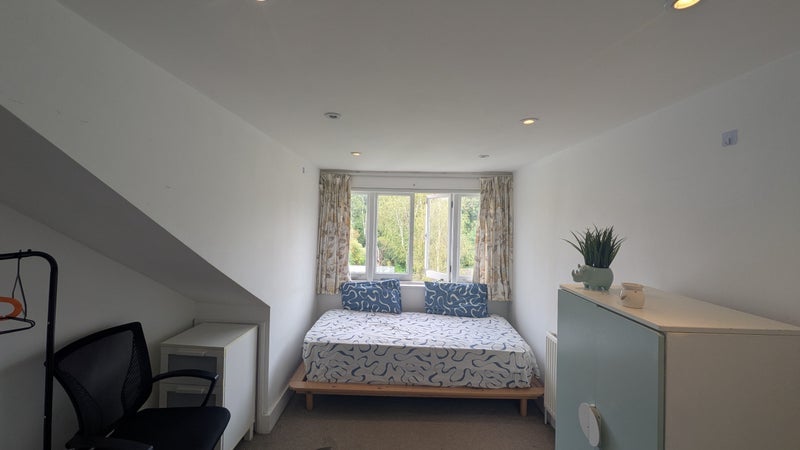 Room Priory Road in Greater London