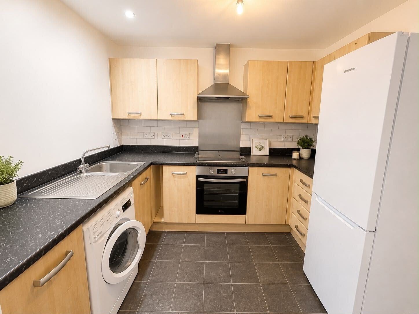 Flat Ryder Close in Great Denham