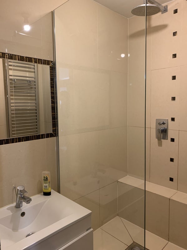 Room Palace Road in Greater London
