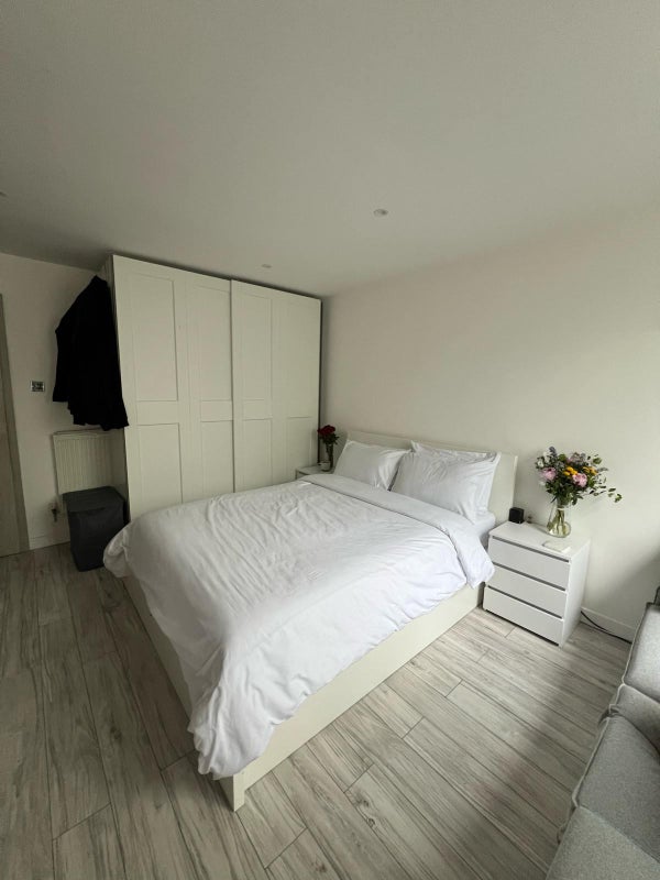 Room Palace Road in Greater London