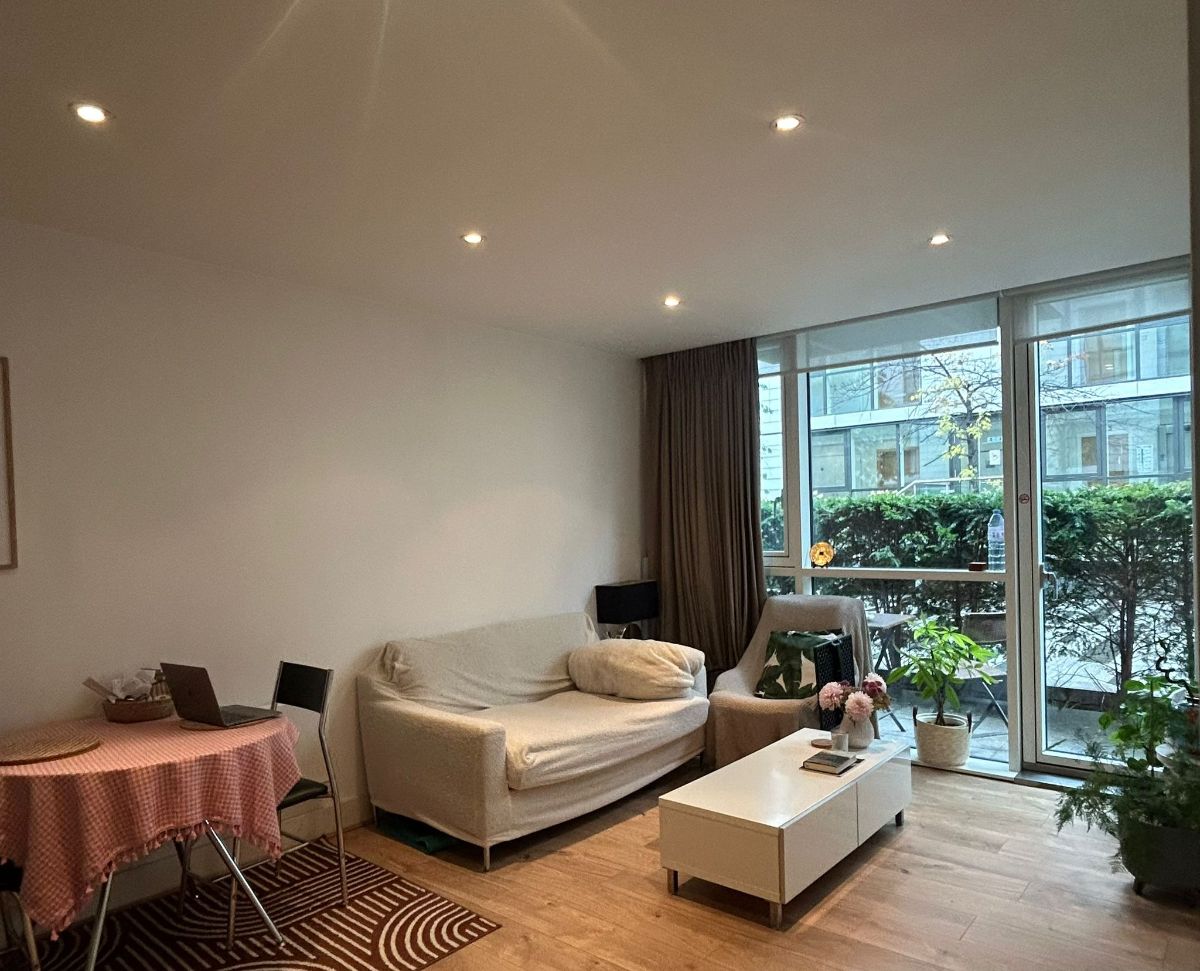 Flat Bridle Mews in Greater London